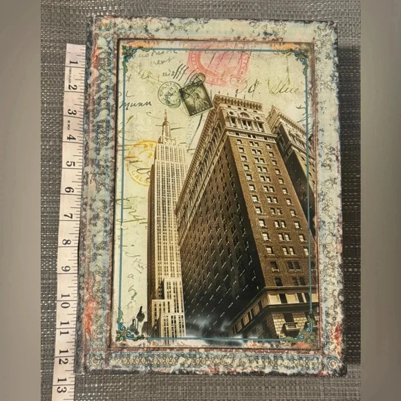 Beautiful Faux Book Storage Stash Box New York City Plexiglass Front - 9"H - Picture 6 of 7